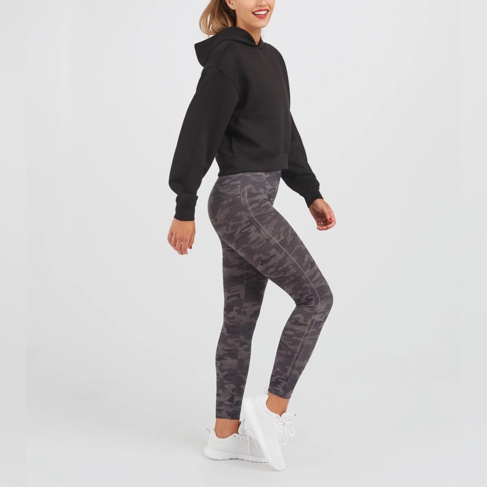 Spanx Camo Leggings LAMN Black legging Black greyscale Camouflage